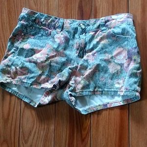 3/$ 20Trendy Angela Shorts